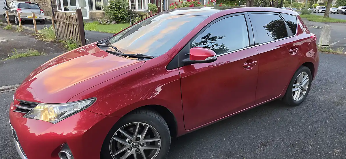 Used 2014 Toyota Auris Icon Plus Red - Interior and Exterior details 5