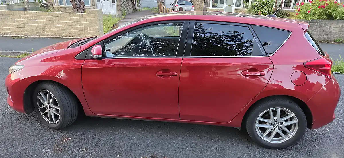 Used 2014 Toyota Auris Icon Plus Red - Interior and Exterior details 6