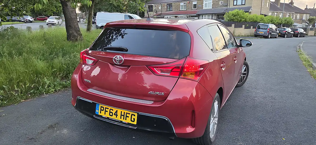 Used 2014 Toyota Auris Icon Plus Red - Interior and Exterior details 9