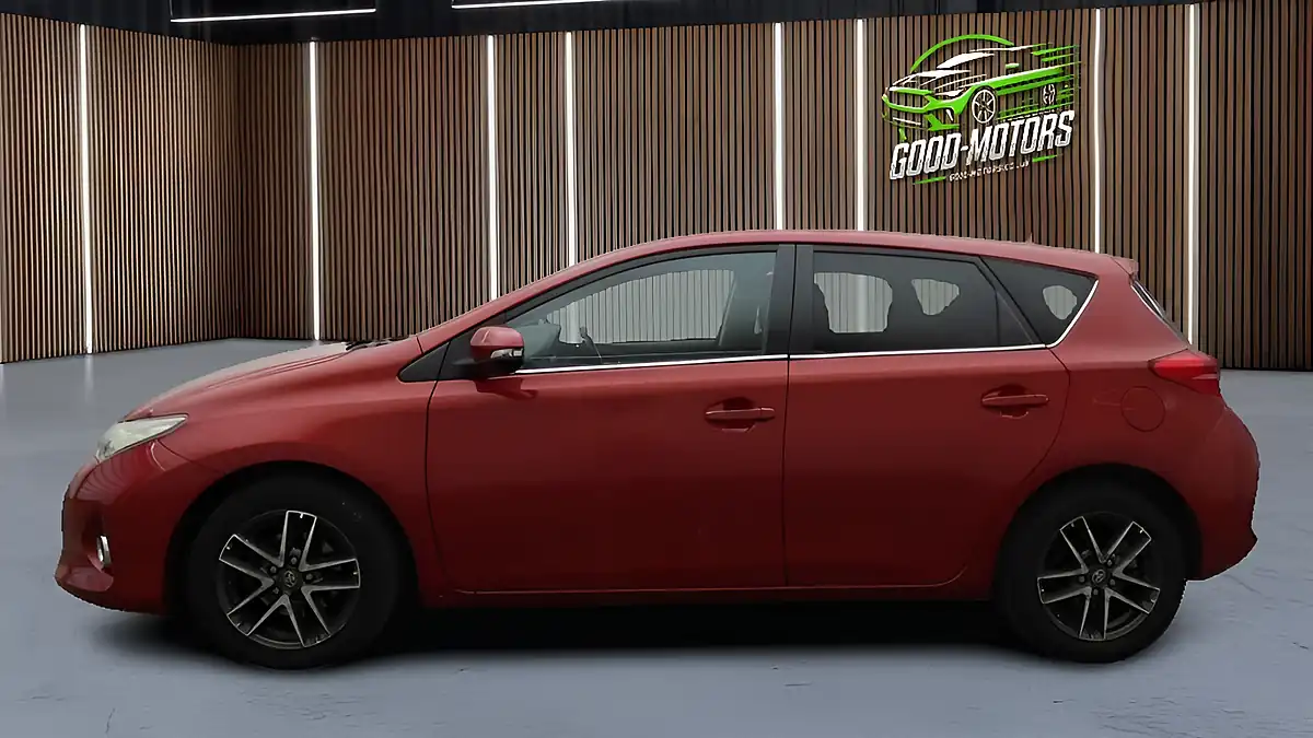 Used 2014 Toyota Auris Icon Plus Red - Interior and Exterior details 11