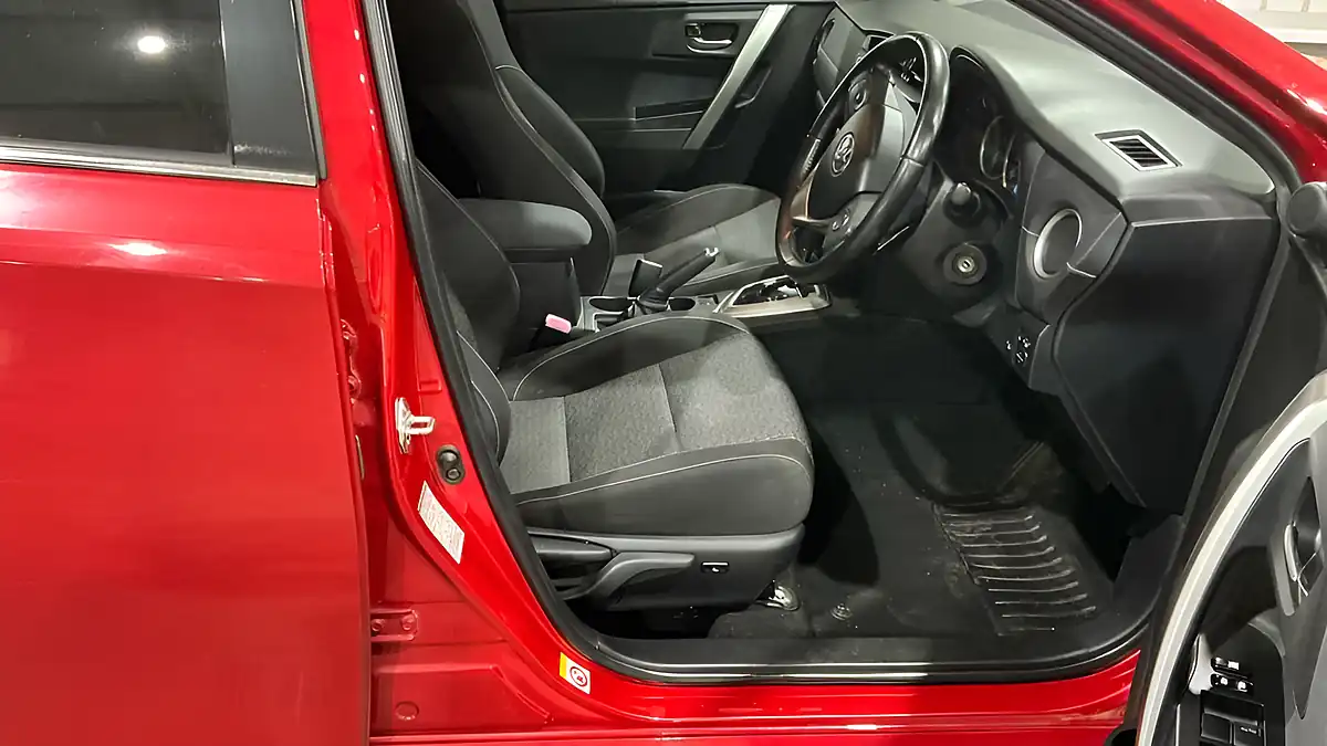 Used 2014 Toyota Auris Icon Plus Red - Interior and Exterior details 16