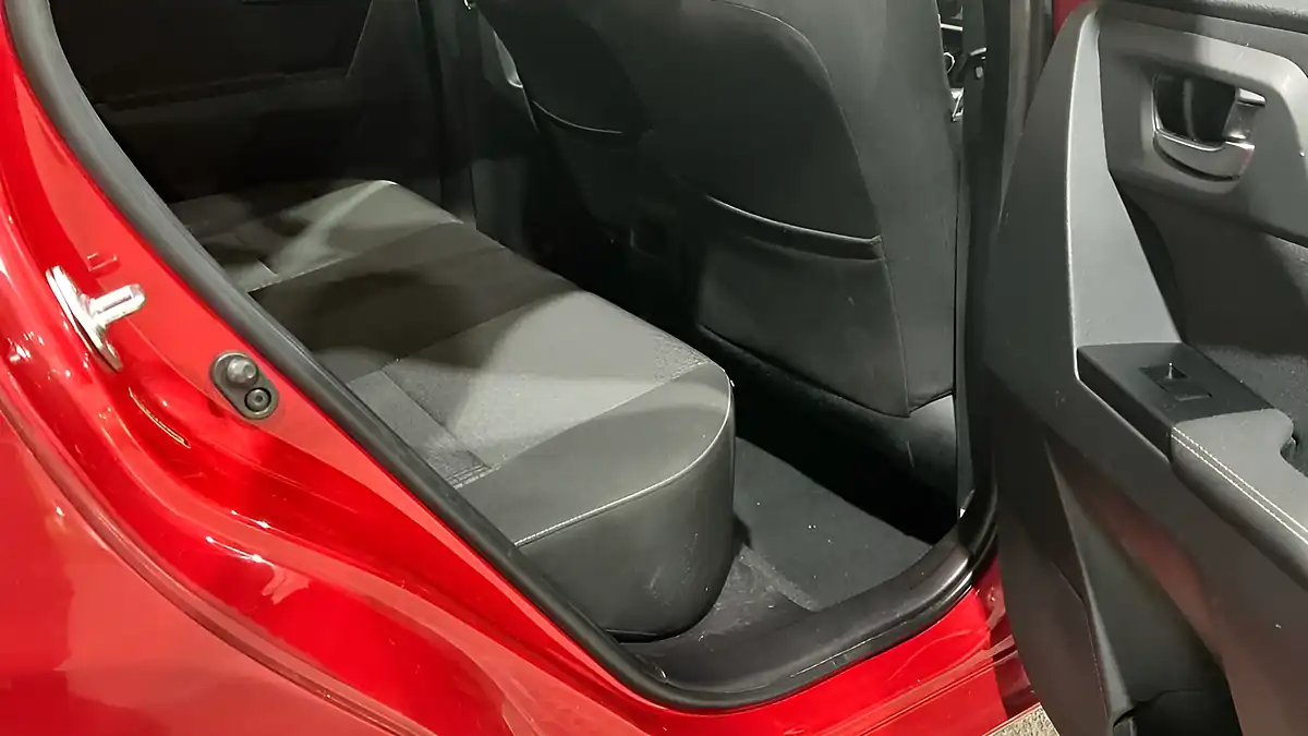 Used 2014 Toyota Auris Icon Plus Red - Interior and Exterior details 19