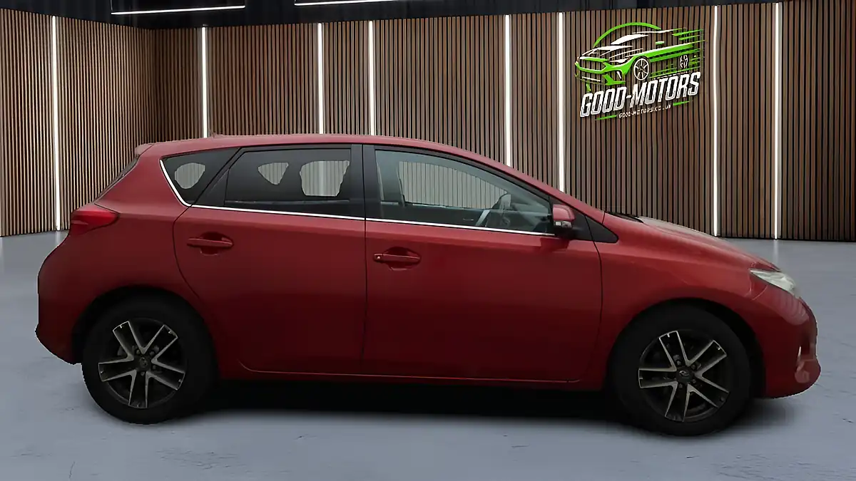 Used 2014 Toyota Auris Icon Plus Red - Interior and Exterior details 5