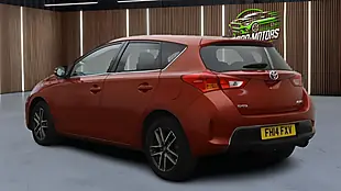 Used 2014 Toyota Auris Icon Plus Red - Interior and Exterior details 9