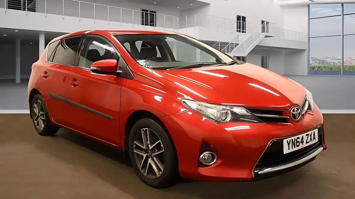 Used 2014 Toyota Auris Icon Plus Red - Front View