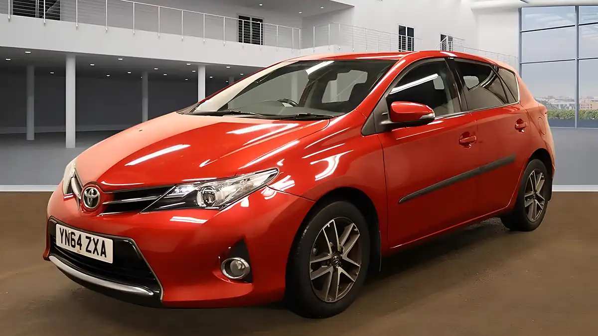Used 2014 Toyota Auris Icon Plus Red - Interior and Exterior details 2