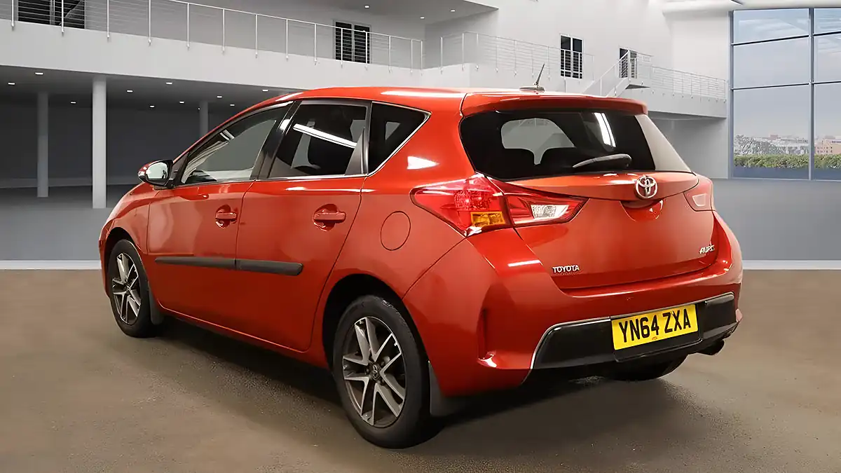 Used 2014 Toyota Auris Icon Plus Red - Interior and Exterior details 3