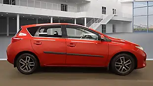 Used 2014 Toyota Auris Icon Plus Red - Interior and Exterior details 5