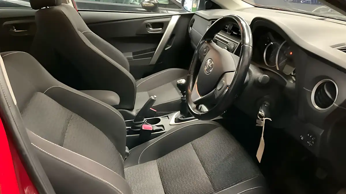 Used 2014 Toyota Auris Icon Plus Red - Interior and Exterior details 8
