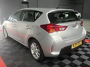 Used 2014 Toyota Auris Icon Silver - Interior and Exterior details 10