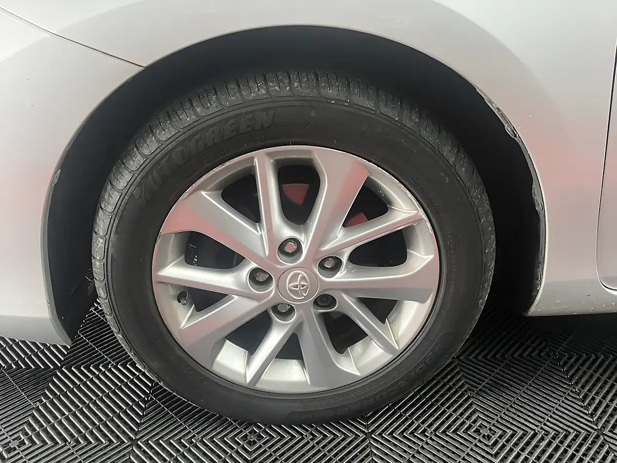 Used 2014 Toyota Auris Icon Silver - Interior and Exterior details 12