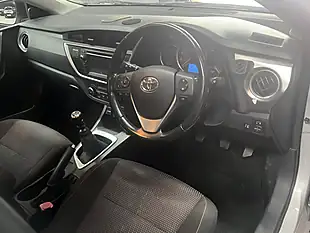 Used 2014 Toyota Auris Icon Silver - Interior and Exterior details 16