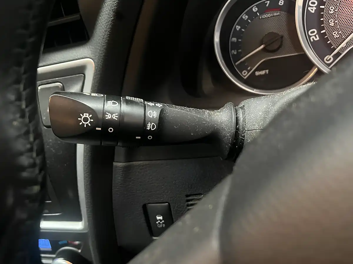 Used 2014 Toyota Auris Icon Silver - Interior and Exterior details 17