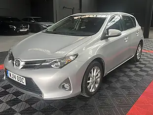 Used 2014 Toyota Auris Icon Silver - Interior and Exterior details 2