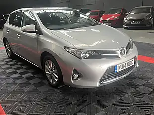 Used 2014 Toyota Auris Icon Silver - Interior and Exterior details 3