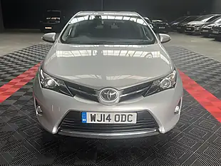 Used 2014 Toyota Auris Icon Silver - Interior and Exterior details 4