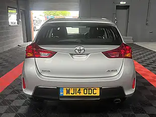 Used 2014 Toyota Auris Icon Silver - Interior and Exterior details 5
