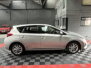 Used 2014 Toyota Auris Icon Silver - Interior and Exterior details 7