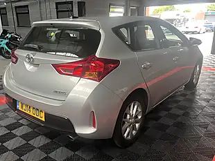 Used 2014 Toyota Auris Icon Silver - Interior and Exterior details 9