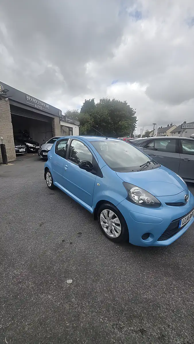 Used 2014 Toyota Aygo Ice Blue - Front View