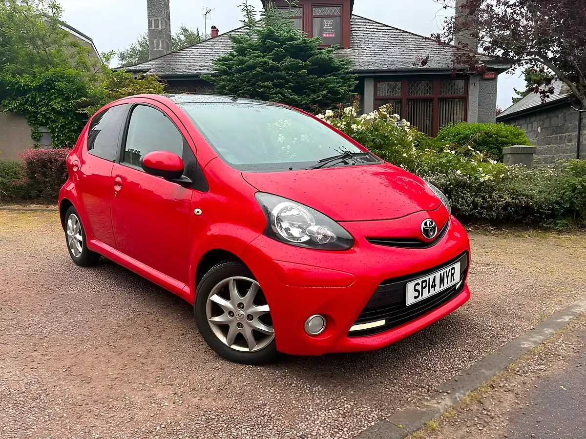 Used 2014 Toyota Aygo Mode Multicolour - Front View