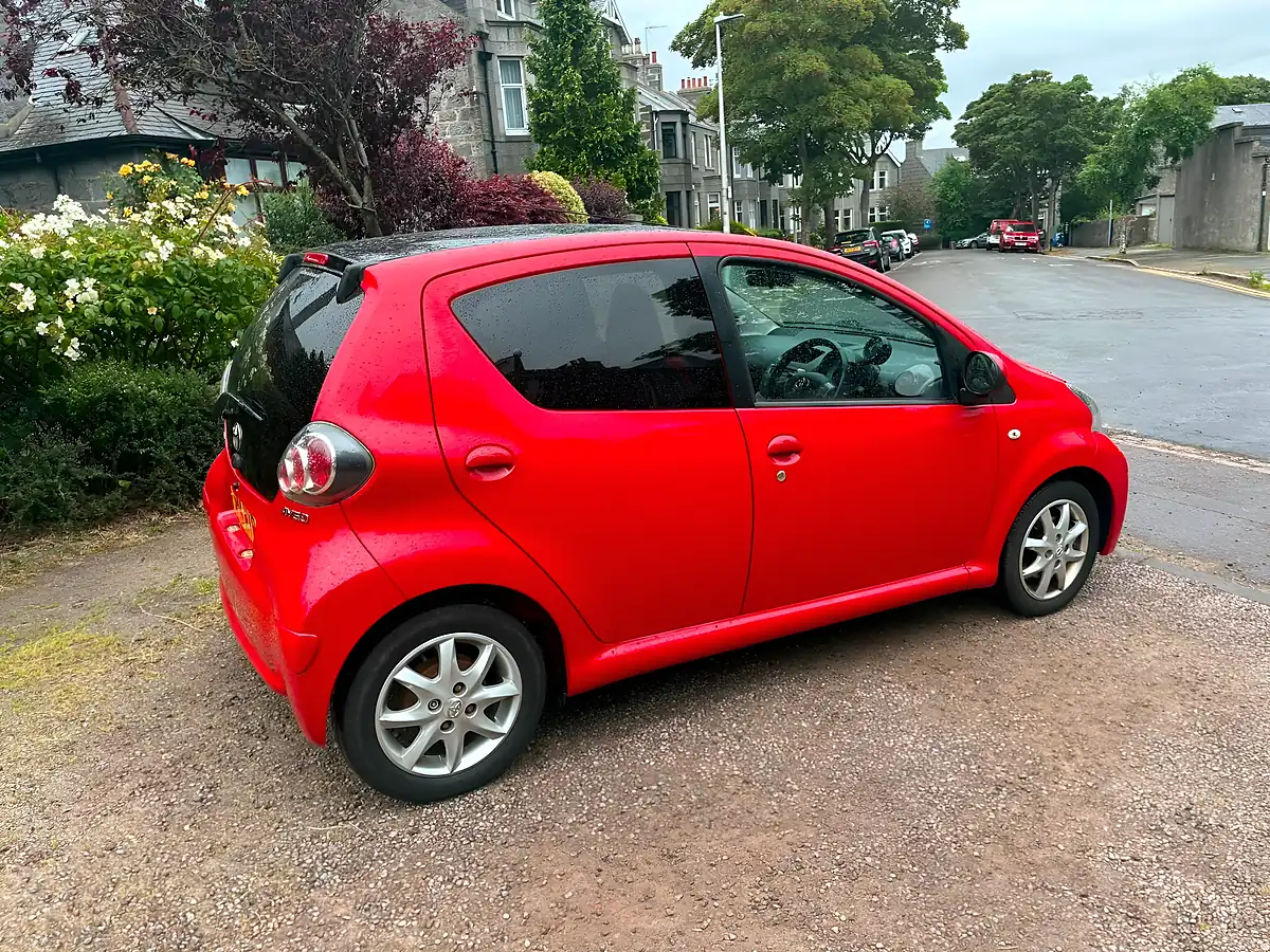 Used 2014 Toyota Aygo Mode Multicolour - Interior and Exterior details 5