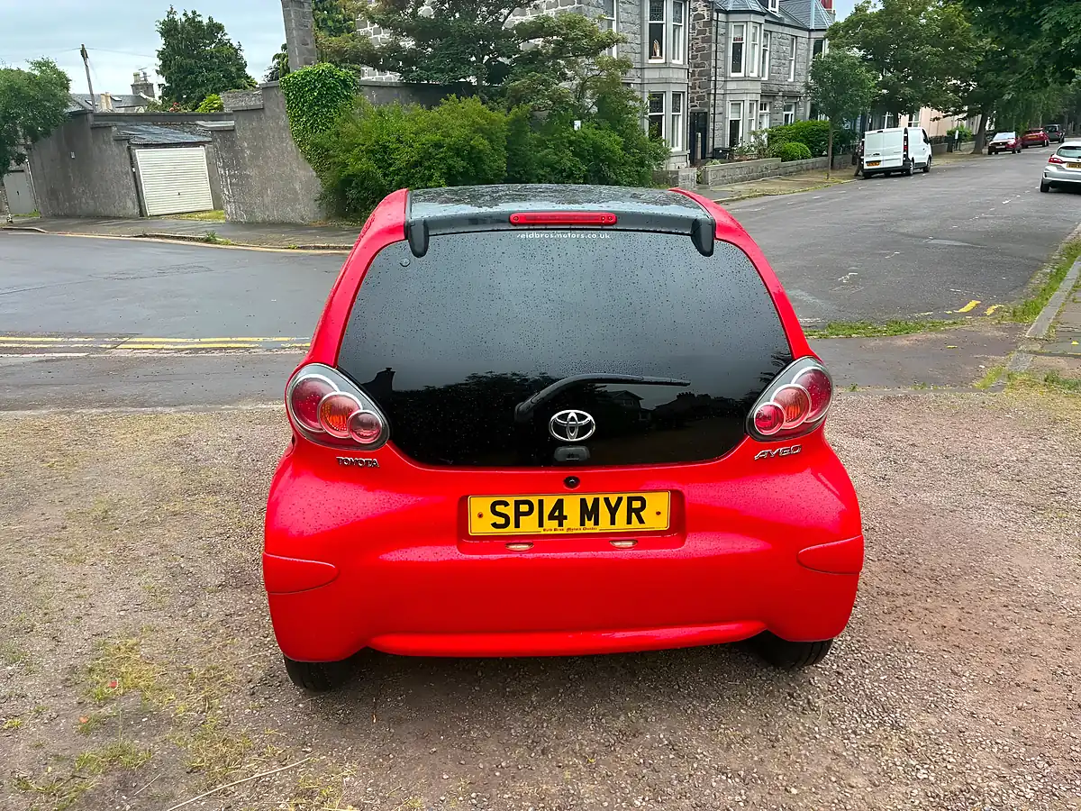 Used 2014 Toyota Aygo Mode Multicolour - Interior and Exterior details 6