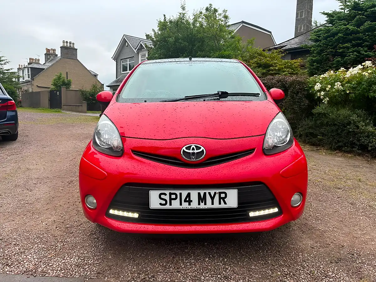 Used 2014 Toyota Aygo Mode Multicolour - Interior and Exterior details 7