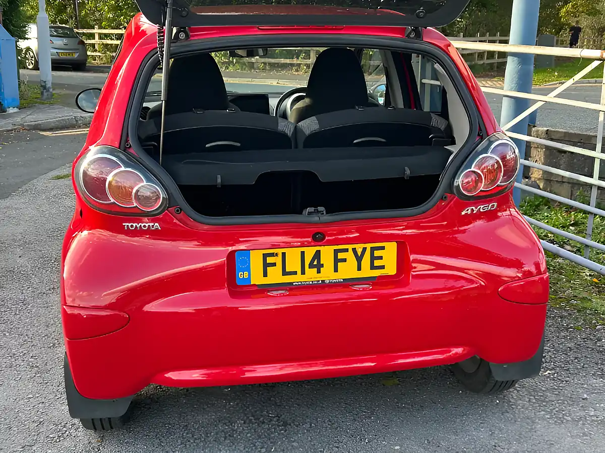 Used 2014 Toyota Aygo Mode Red - Interior and Exterior details 10