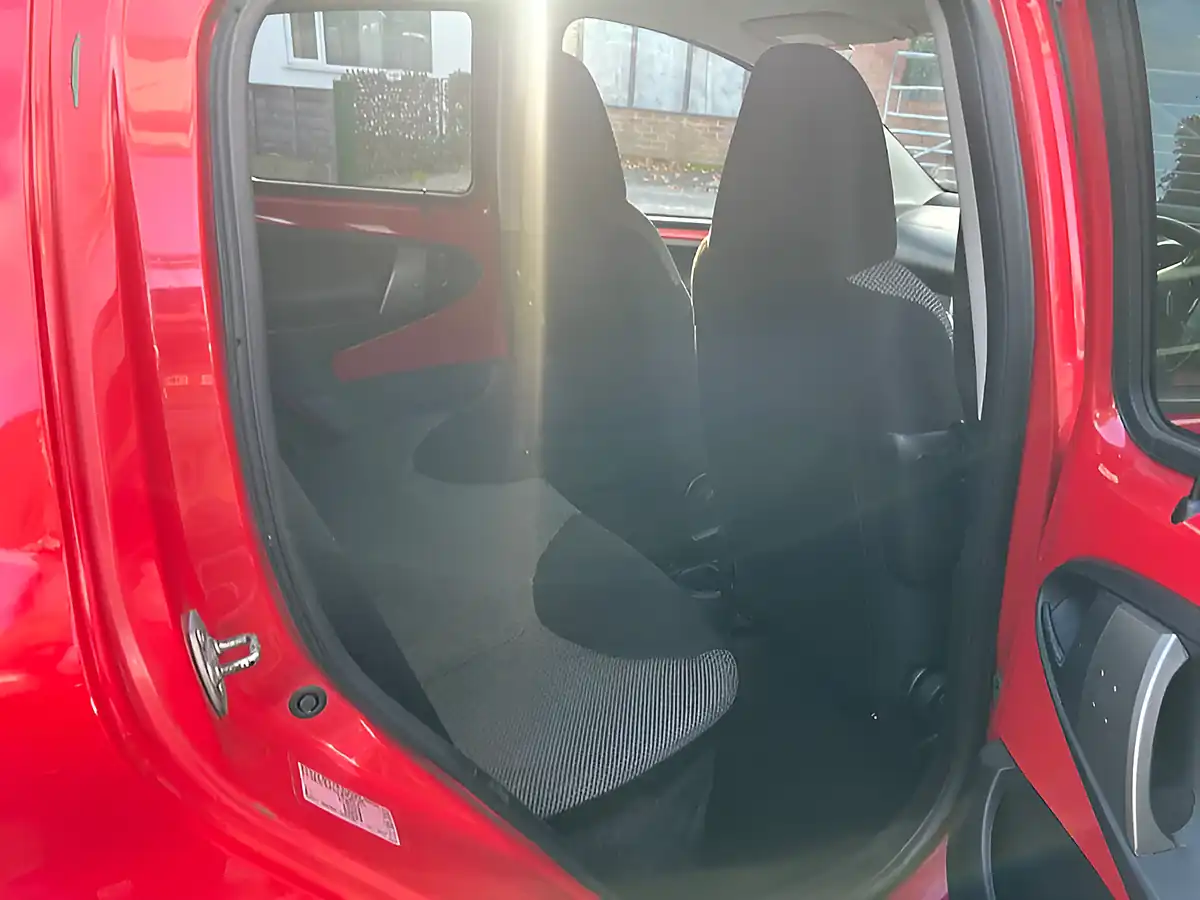 Used 2014 Toyota Aygo Mode Red - Interior and Exterior details 15