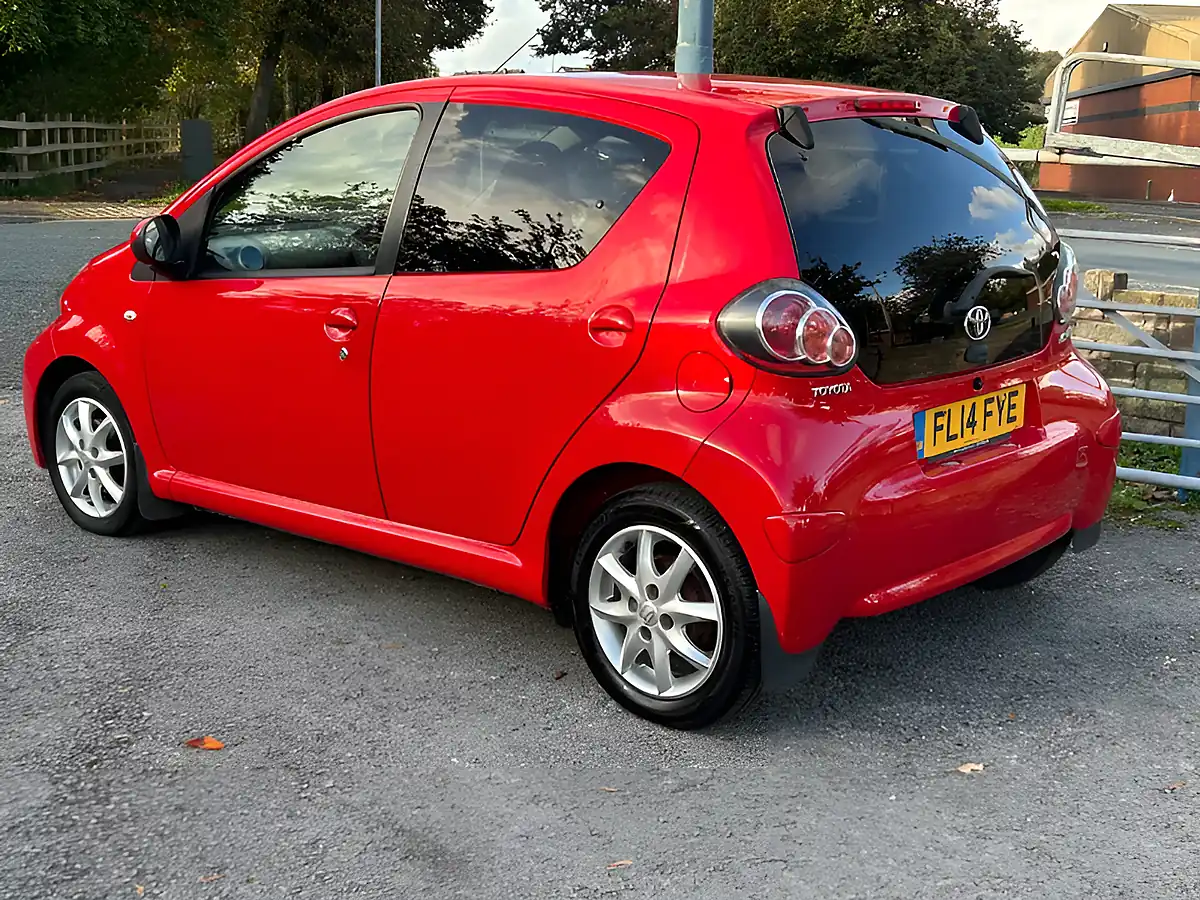 Used 2014 Toyota Aygo Mode Red - Interior and Exterior details 4