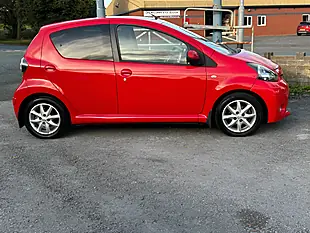 Used 2014 Toyota Aygo Mode Red - Interior and Exterior details 7