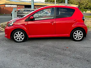 Used 2014 Toyota Aygo Mode Red - Interior and Exterior details 8