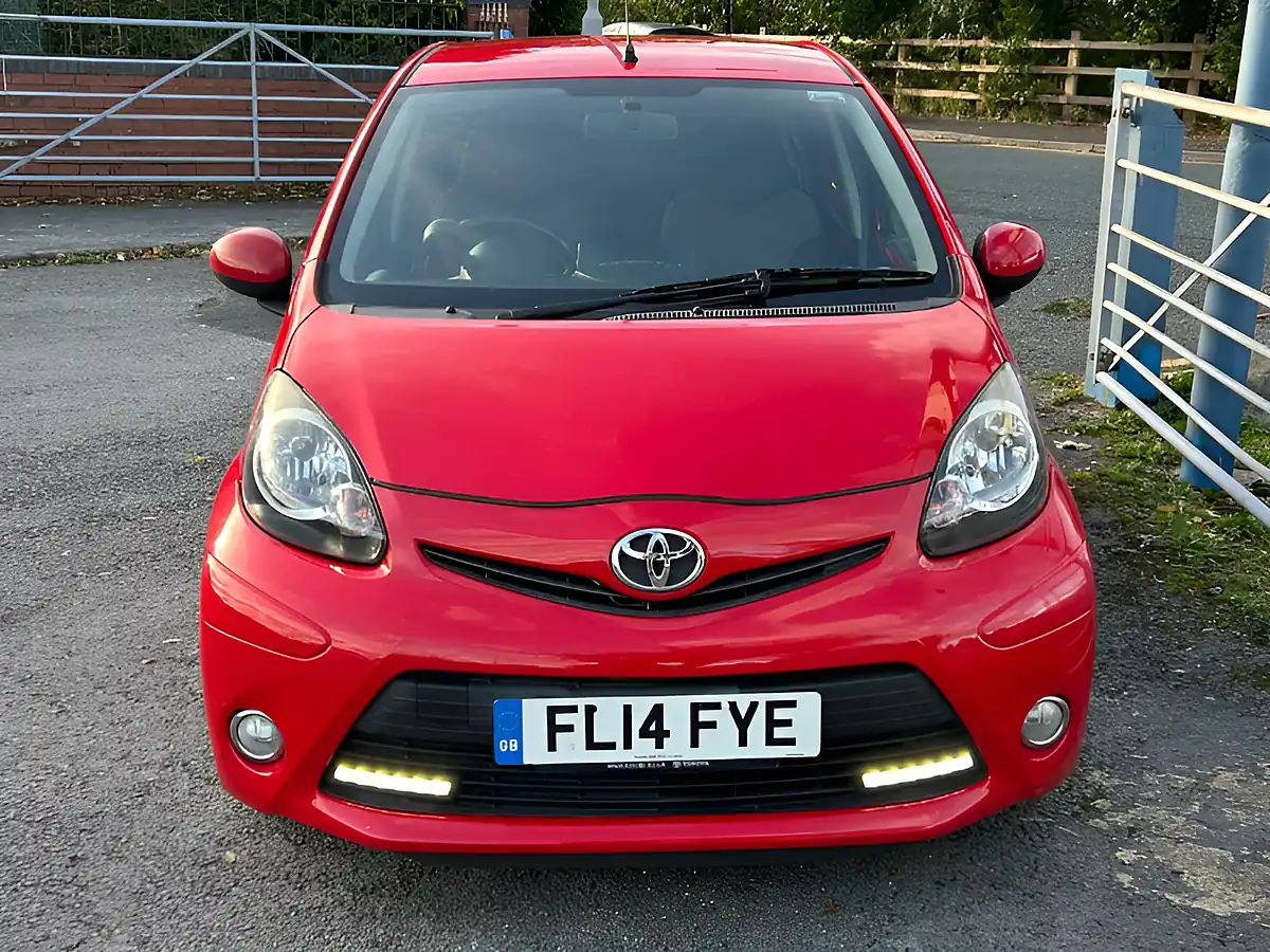 Used 2014 Toyota Aygo Mode Red - Interior and Exterior details 9