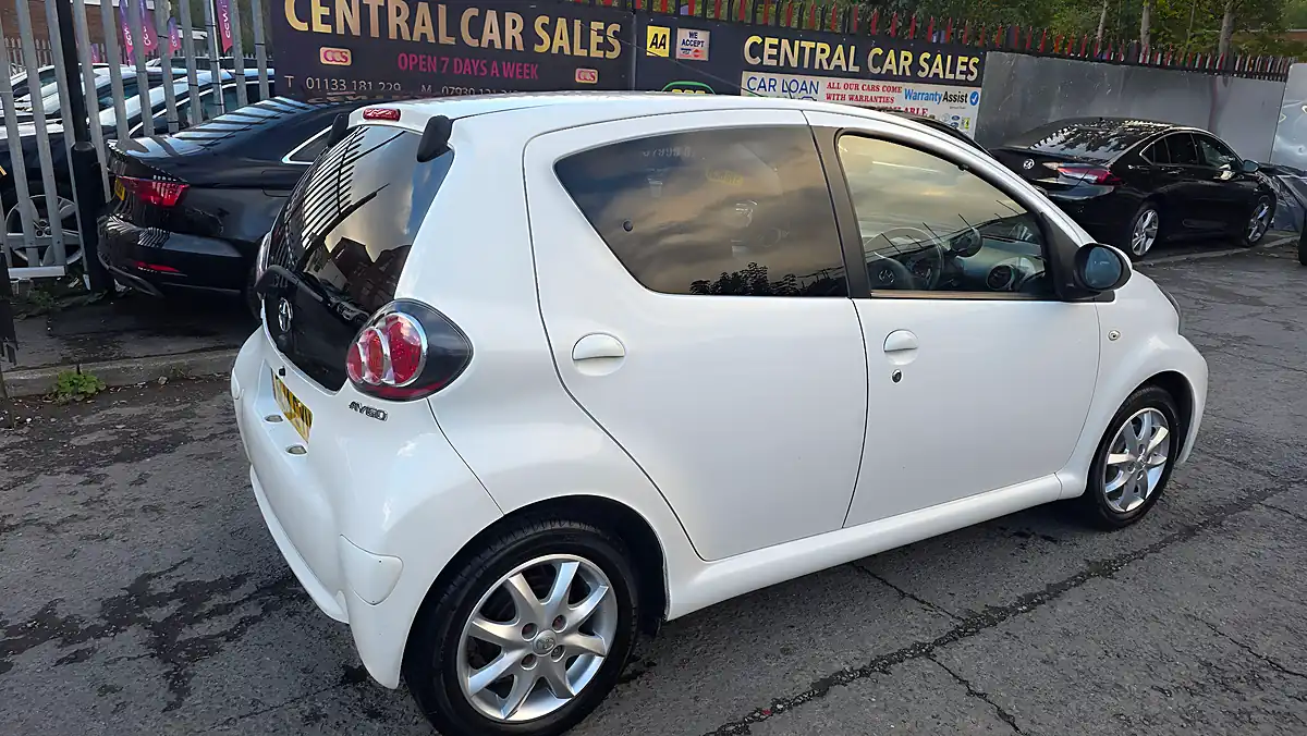 Used 2014 Toyota Aygo Mode White - Interior and Exterior details 10