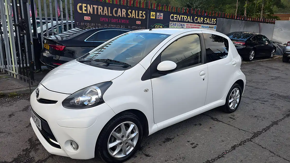 Used 2014 Toyota Aygo Mode White - Interior and Exterior details 13