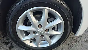 Used 2014 Toyota Aygo Mode White - Interior and Exterior details 19