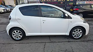 Used 2014 Toyota Aygo Mode White - Interior and Exterior details 8