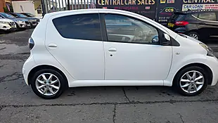 Used 2014 Toyota Aygo Mode White - Interior and Exterior details 9