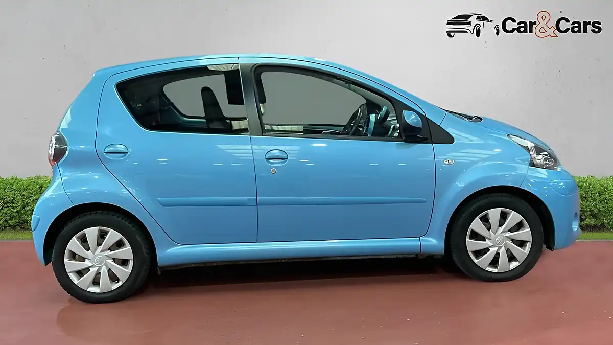 Used 2014 Toyota Aygo Move Blue - Interior and Exterior details 10