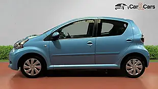 Used 2014 Toyota Aygo Move Blue - Interior and Exterior details 12