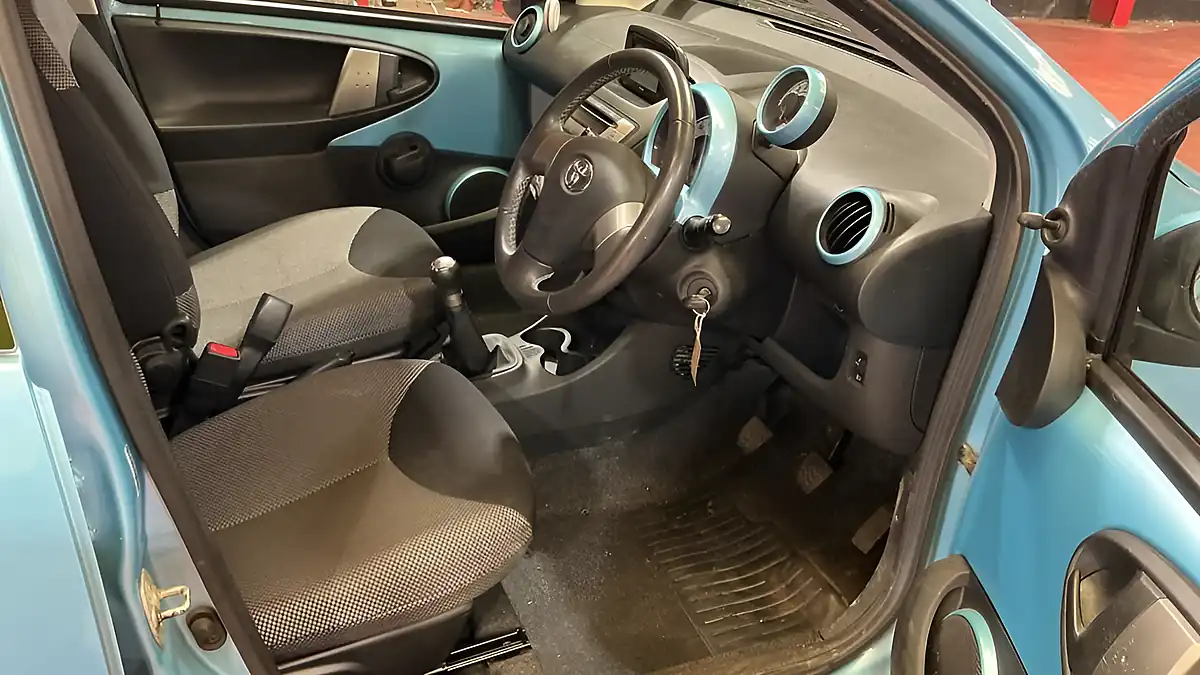 Used 2014 Toyota Aygo Move Blue - Interior and Exterior details 13