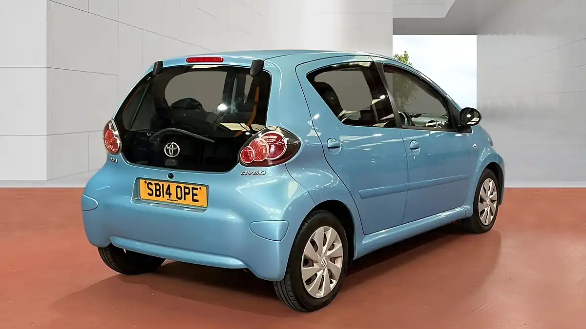 Used 2014 Toyota Aygo Move Blue - Interior and Exterior details 18
