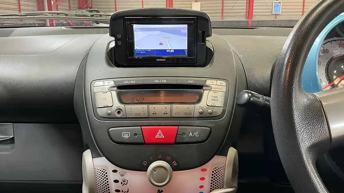 Used 2014 Toyota Aygo Move Blue - Interior and Exterior details 5