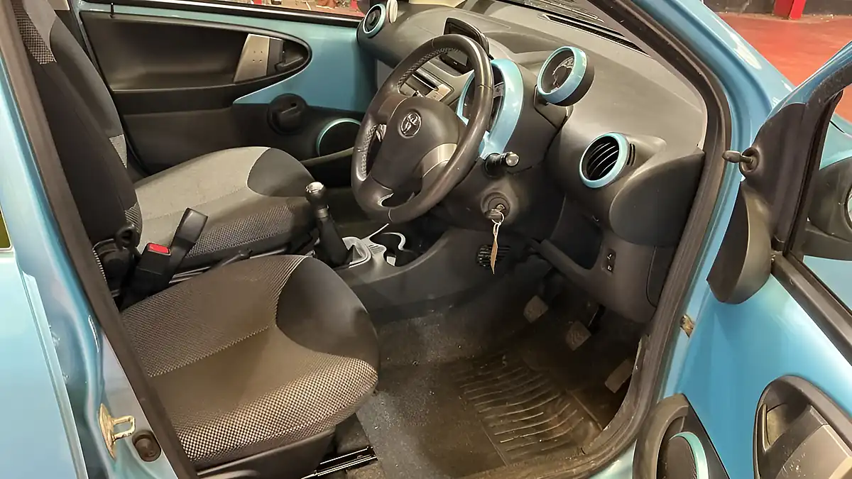 Used 2014 Toyota Aygo Move Blue - Interior and Exterior details 6