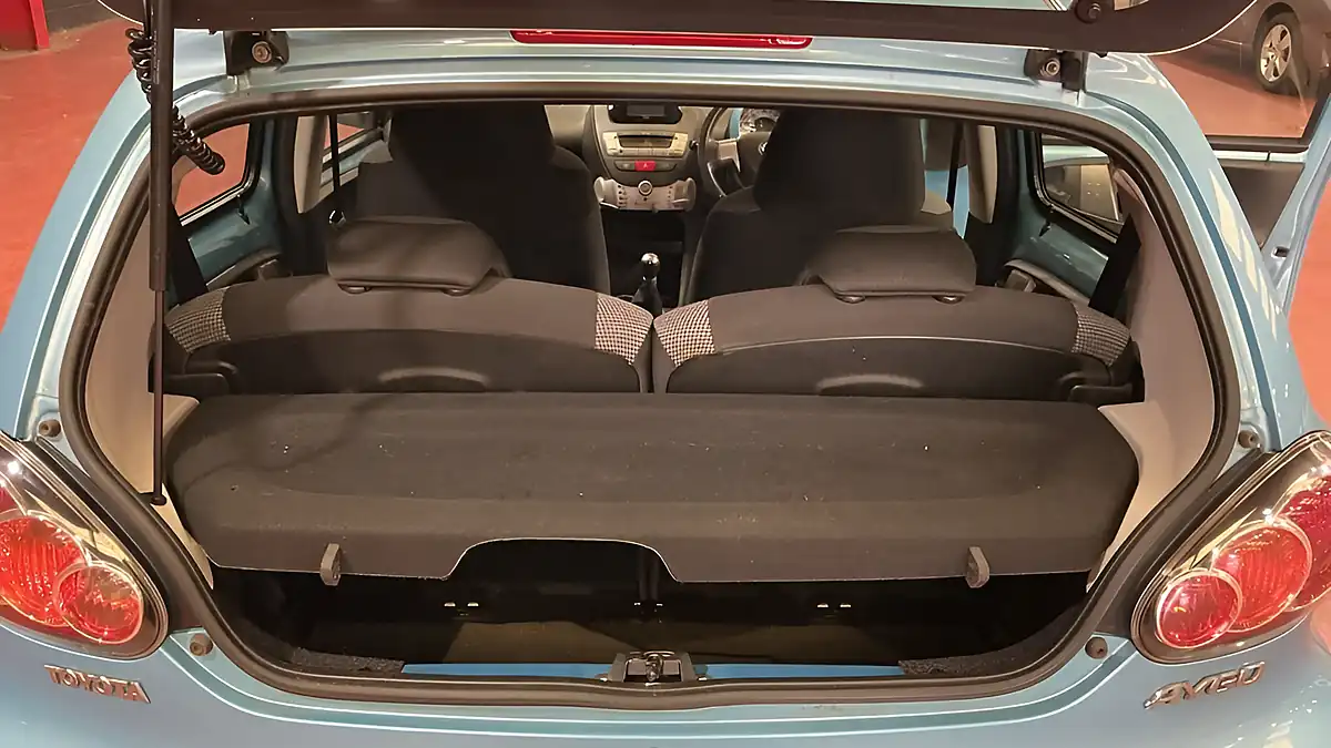 Used 2014 Toyota Aygo Move Blue - Interior and Exterior details 9