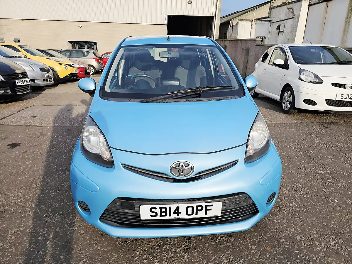 Used 2014 Toyota Aygo Move Blue - Front View