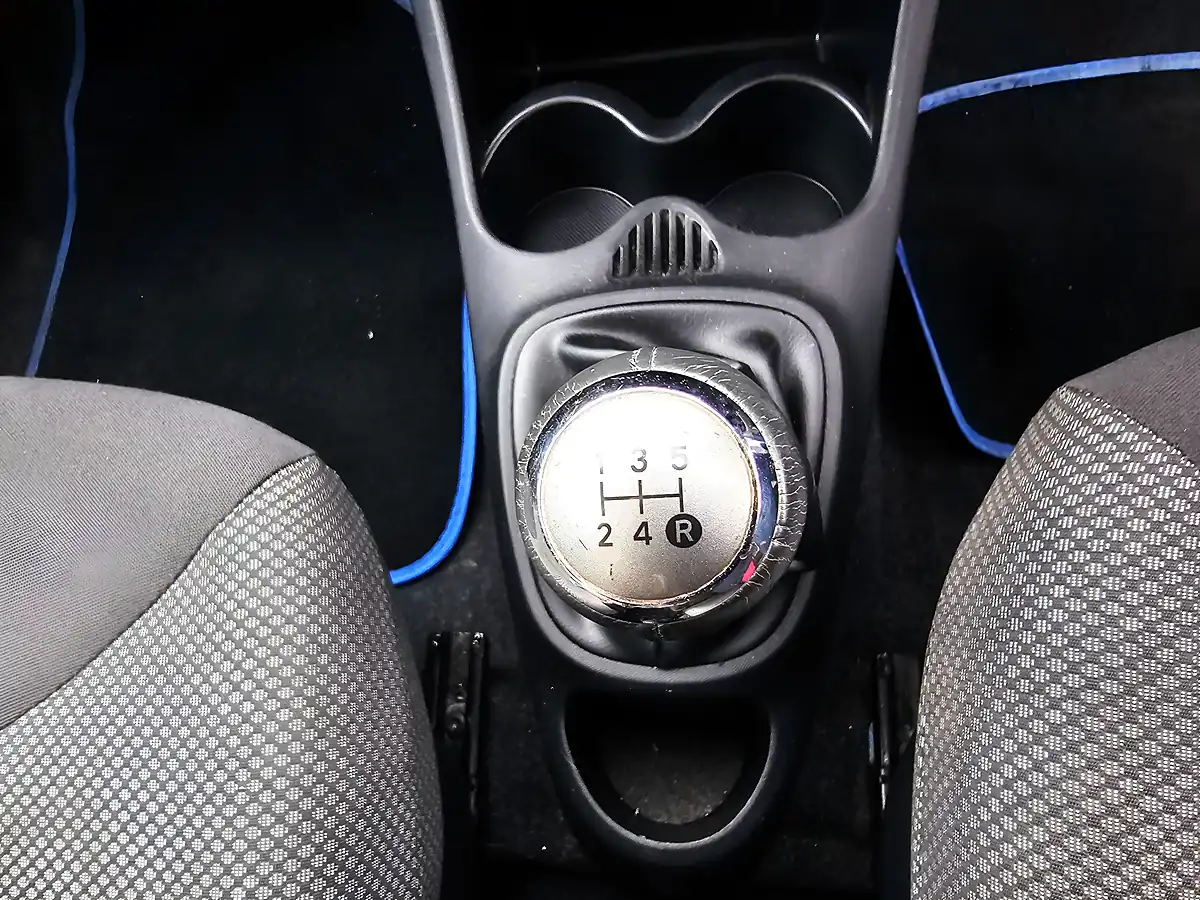 Used 2014 Toyota Aygo Move Blue - Interior and Exterior details 10