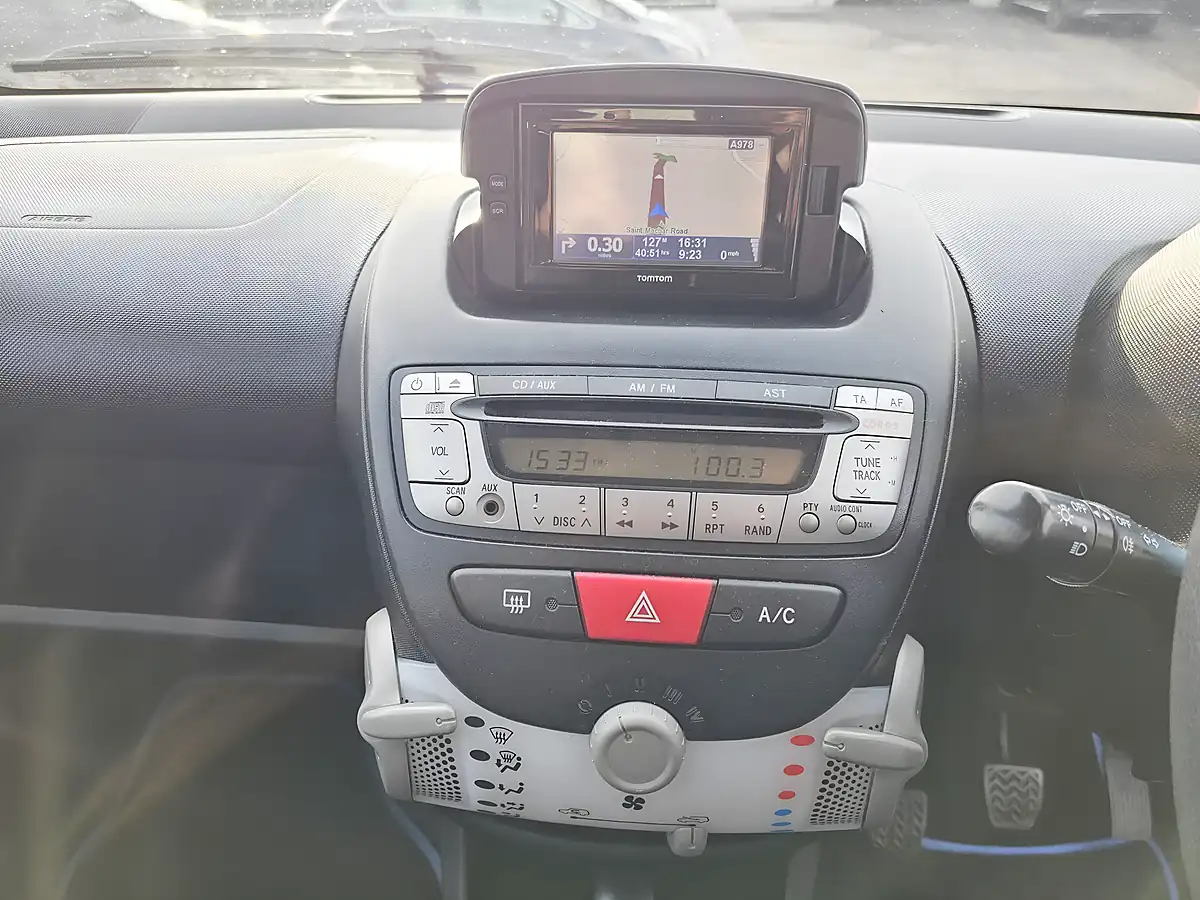 Used 2014 Toyota Aygo Move Blue - Interior and Exterior details 11