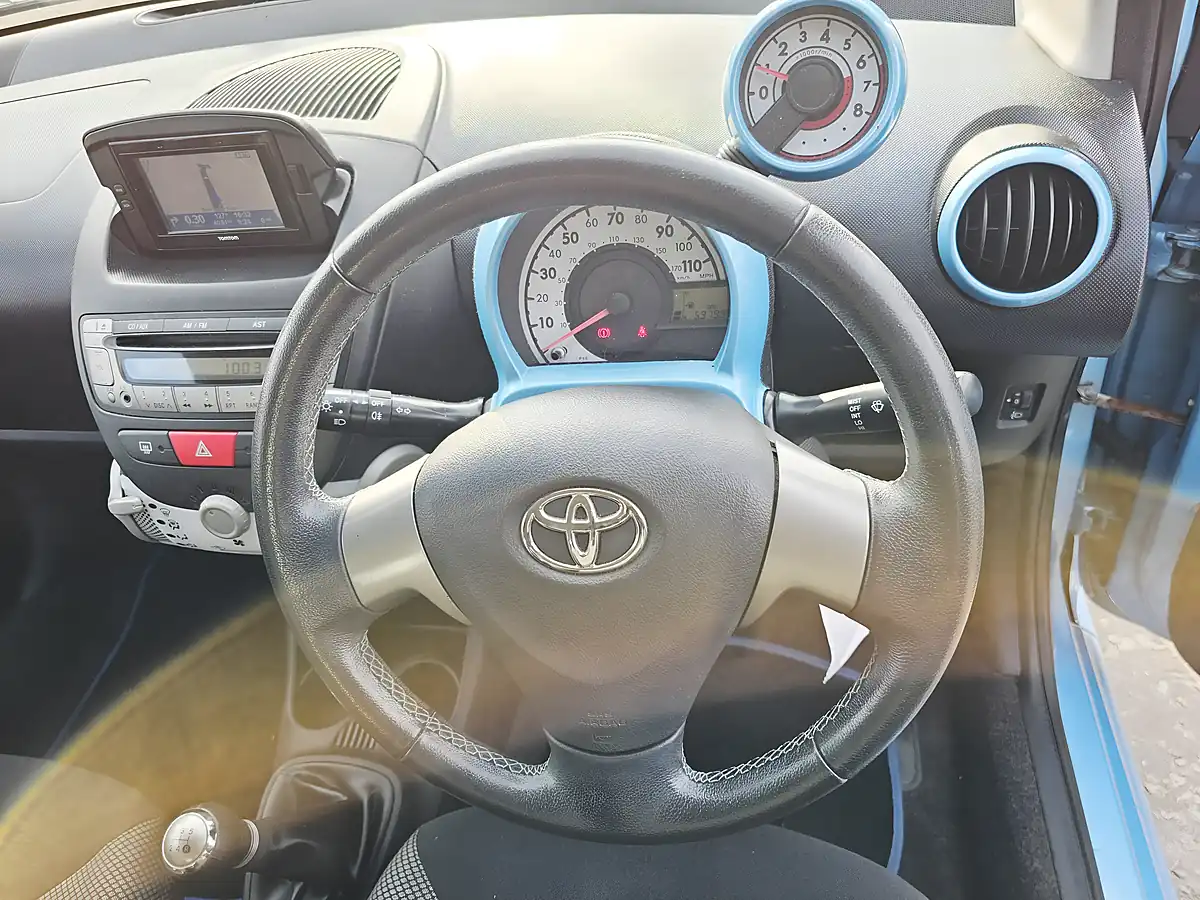 Used 2014 Toyota Aygo Move Blue - Interior and Exterior details 14